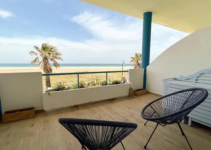 Διαμέρισμα Cozy House - Beachfront, Stylish Deco *