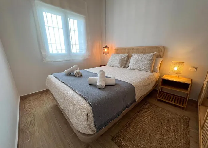 Cozy House - Beachfront, Stylish Deco * Ταρίφα