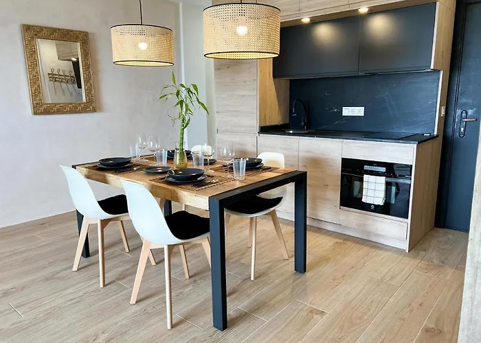 Διαμέρισμα Cozy House - Beachfront, Stylish Deco *