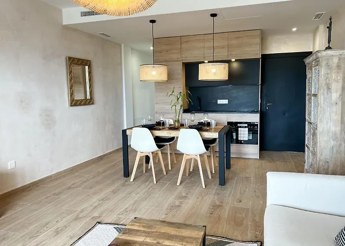 Cozy House - Beachfront, Stylish Deco * Ταρίφα