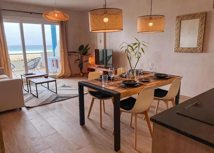 Cozy House - Beachfront, Stylish Deco