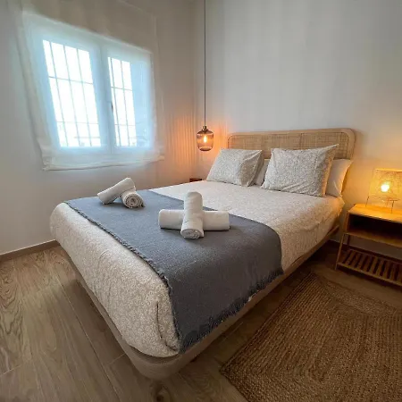 Cozy House - Beachfront, Stylish Deco * Ταρίφα